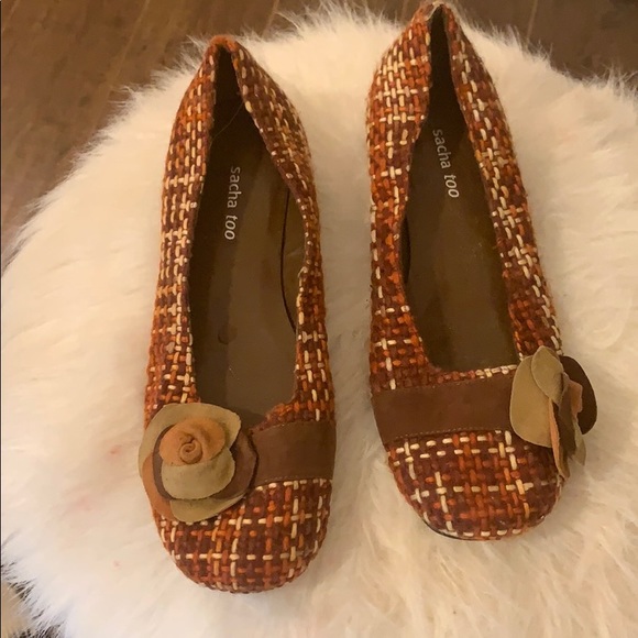 Fabric shoes with flowers - Picture 3 of 6